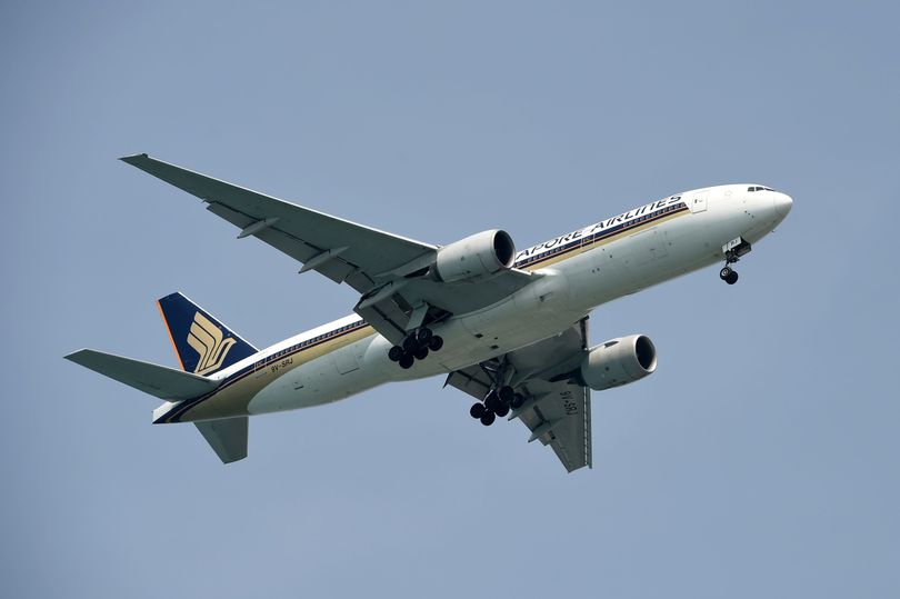 A-Singapore-Airlines-777-plane-prepares.jpg